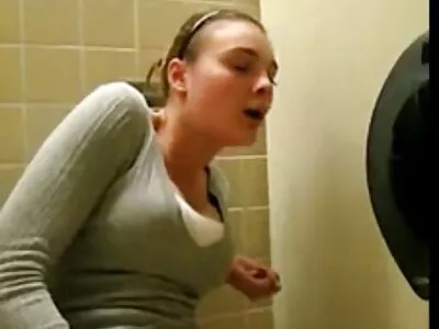أثارت ضخمة الرجل على الرجل حتى فقد أعصابه وجعل افلام سكس جديده مترجمه الاباحية تمتص