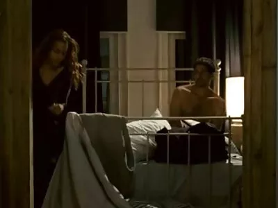 إنها تعلم سكس محارم مترجم جديد أن ارتداء شباك الصيد يجعل ابنها منتصبًا للغاية