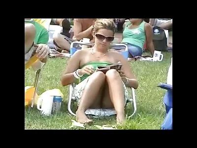 الفتيات الصغيرات المبتهجات في مزاج سكس مدبلج جديد لممارسة الجنس الجماعي في الهواء الطلق