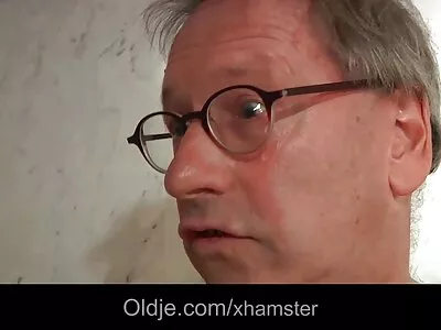 عاهرة يابانية عاجزة يهيمن عليها اثنان من الكدمات الوقحة سكس امريكي مترجم جديد