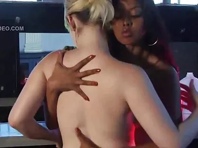 تتمتع Blond MILF بكل ثانية تقضيها افلام سكس اجنبي مترجمه جديده مع عشيقها