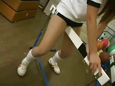 الفتاة تمارس الجماع الفموي مع الرجل الذي يحاول جعله يقذف سكس اخوات مترجم جديد بالفم