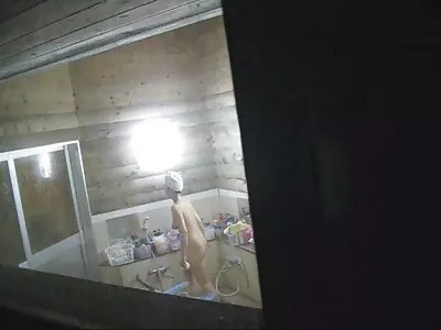 فاتنة الأسود سكس عربي مترجم جديد هو تلميع رمح أبيض بعد ركوبه