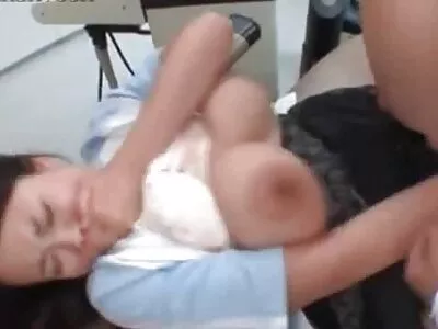 يتسلل مراهق افلام سكس مترجم عربي جديد من خشب الأبنوس إلى منزل صديقها من أجل قضاء الحاجة