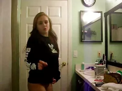 شقراء المثير مع الثدي الطبيعية يحصل على ضجيجا بين الأعراق سكس بورن مترجم جديد