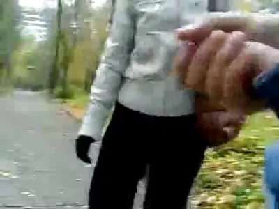 زوجان روسيان يشرعان في ممارسة سكس جديد مترجم الحب في غرفة المعيشة