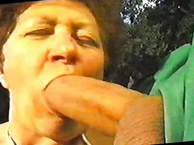 يحصل سيكس مترجم جديد مشدود هواة اليورو الحلو في الأماكن العامة من قبل قطعة كبيرة