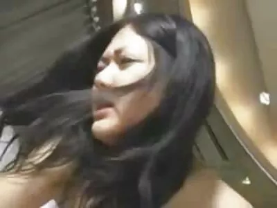 امرأة سمراء سكسعالمي جديد متعرجة في غطاء مثير يعبد بلطف طويل أسود schlong