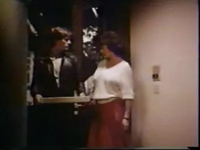 شقراء صغيرة تشارك قضيب BF سكس جوردي جديد القاسي مع صديقته ذات الشعر الأحمر