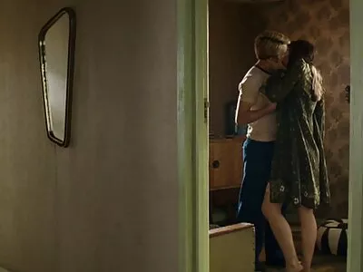رجل يمسك صديقته وزوجة الأب سكس محارم مترجم عربي جديد عراة في حوض الاستحمام