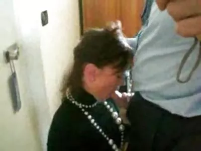 الرجل يحقق الخيال الشرجي بفضل xnxx جديد مترجم الخادمة في جوارب بيضاء