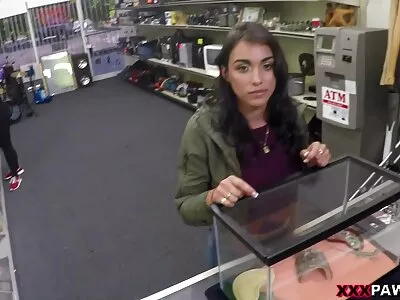 الفتاة ذات الحذاء الوردي استغل من قبل زير نساء من افلام سكس كلاسيكي جديد ذوي الخبرة