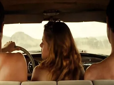 يحصل خبطت فاتنة لاتينا مرح ذو الشعر فلم محارم جديد الغراب على سرير أختها