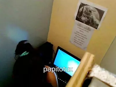 فتاة سمراء تمص قضيبًا سكس تويتر مترجم جديد كبيرًا في الحمام وعلى الدرج