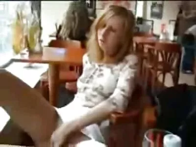 يتم مشاركة xnxx مترجم جديد جديد كتكوت امرأة سمراء مذهلة على طاولة البوكر